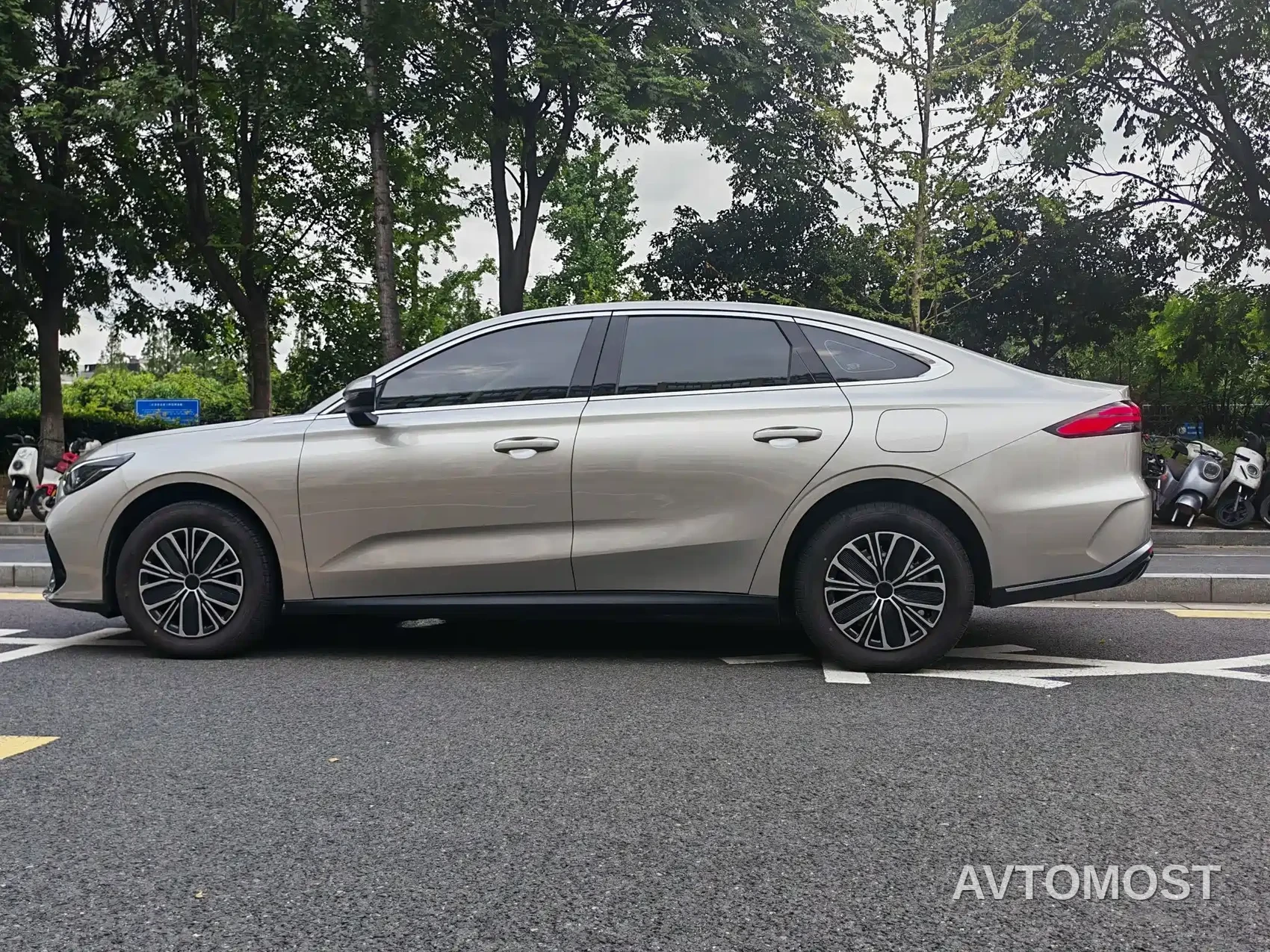 Geely Galaxy Stellar 6 2025 60km Voyager Edition — фото 5
