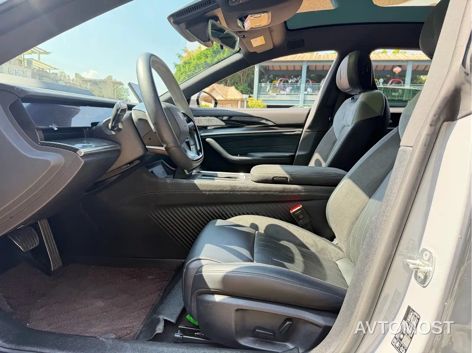 Nezha S Shooting Brake 2024 Extended Range 300 Pro Edition — фото 5