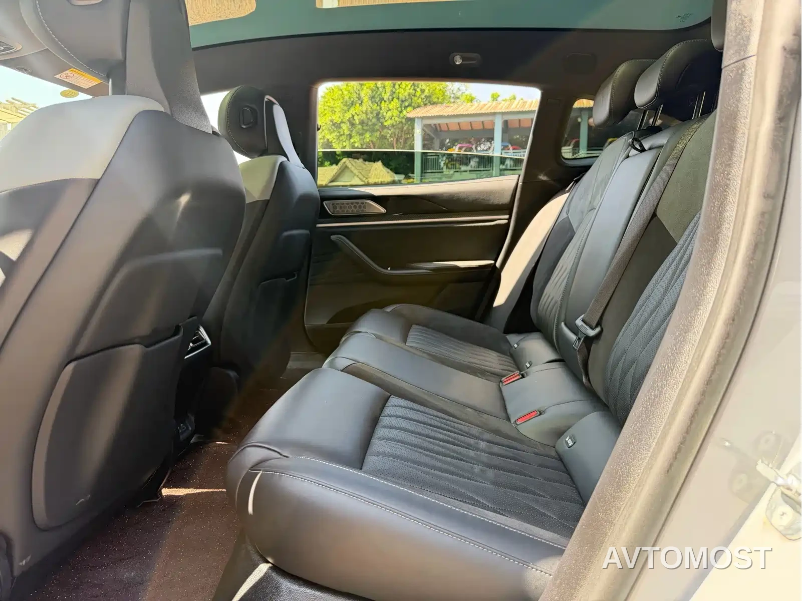 Nezha S Shooting Brake 2024 Extended Range 300 Pro Edition — фото 7