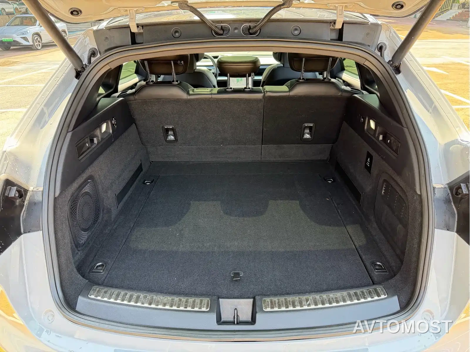 Nezha S Shooting Brake 2024 Extended Range 300 Pro Edition — фото 16