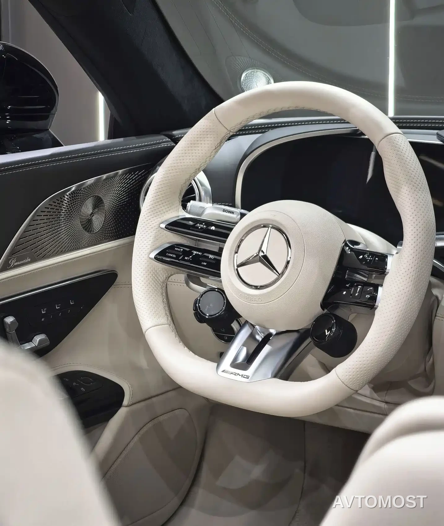Mercedes-Benz SL-Class AMG 2024 AMG SL 63 4MATIC+ — фото 12