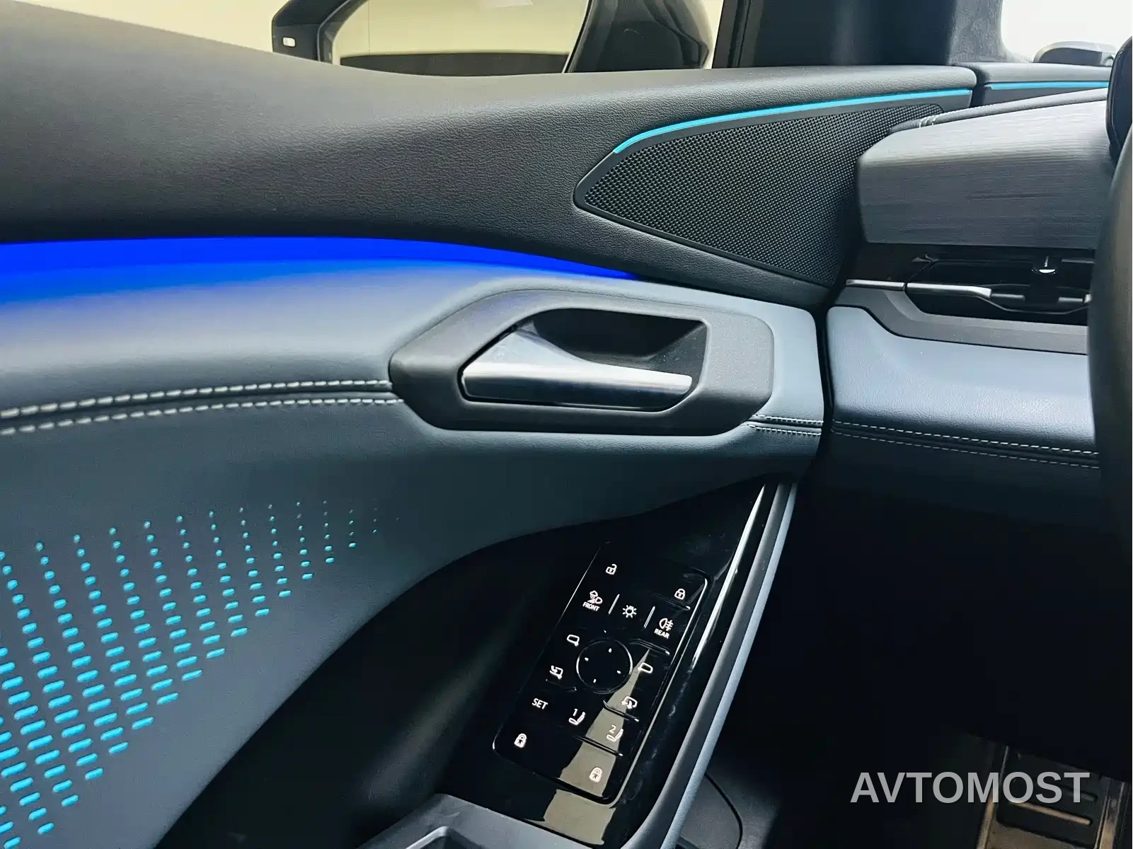 Audi Q6L e-tron 2025 Model Pioneer Edition — фото 12