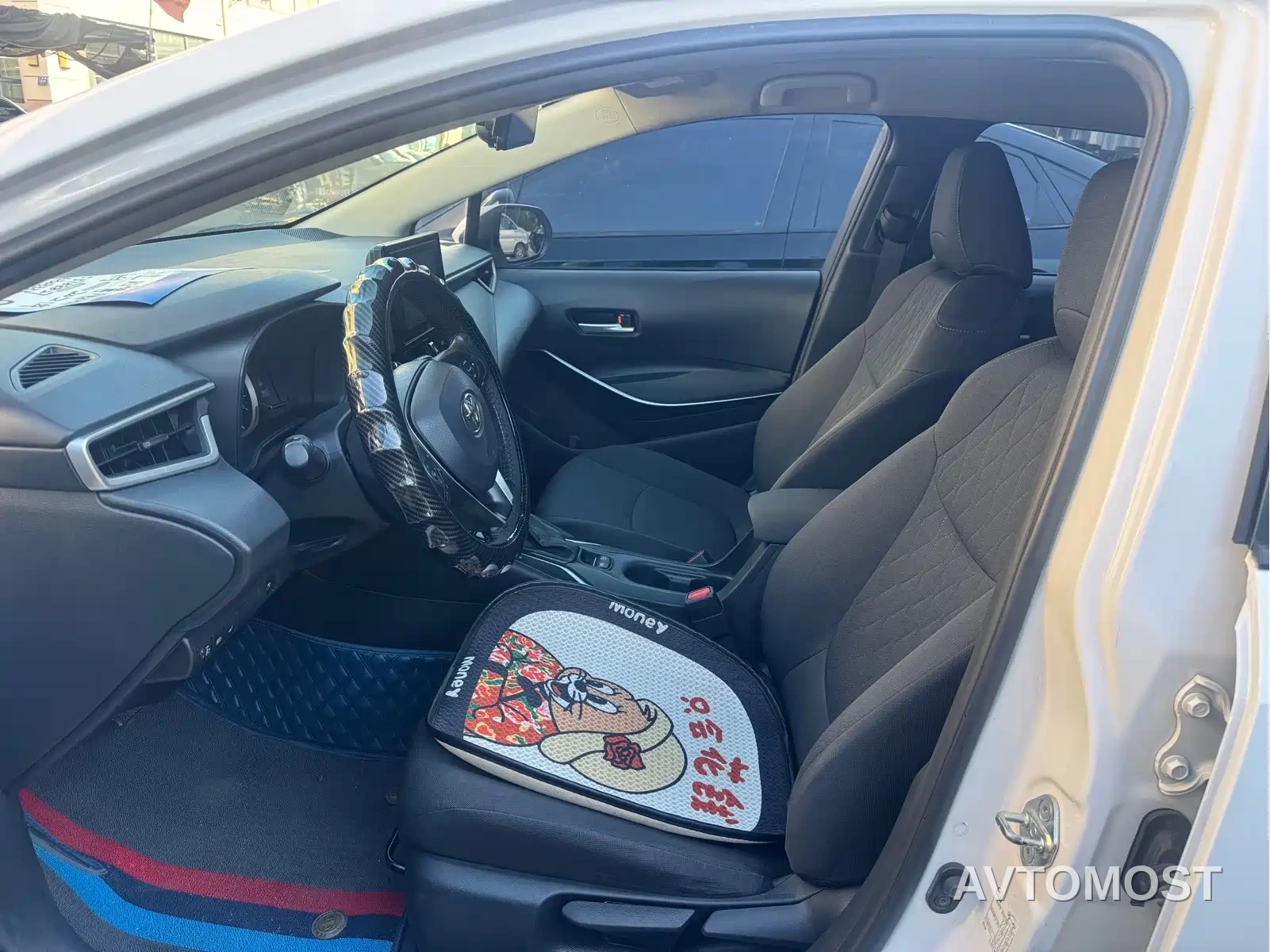 Toyota Corolla 2019 Hybrid 1.8L E-CVT GL-i Pioneer Edition — фото 4