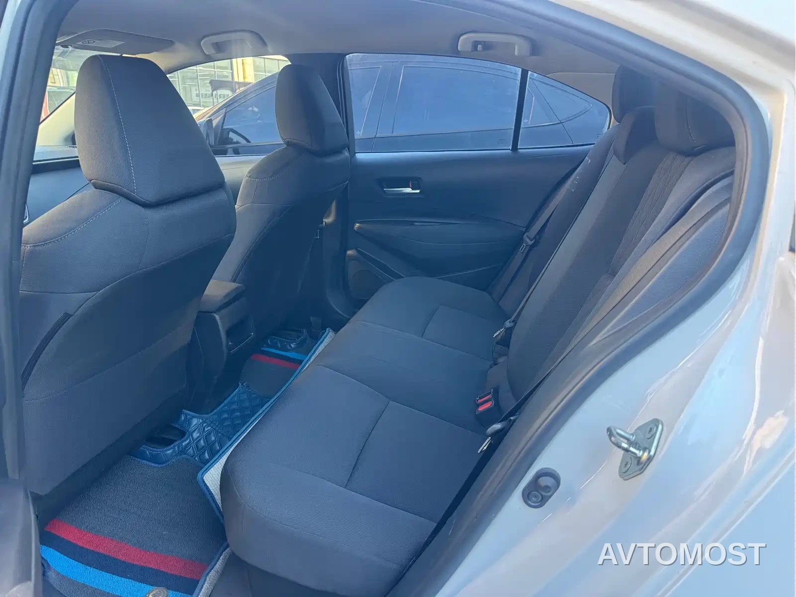 Toyota Corolla 2019 Hybrid 1.8L E-CVT GL-i Pioneer Edition — фото 5