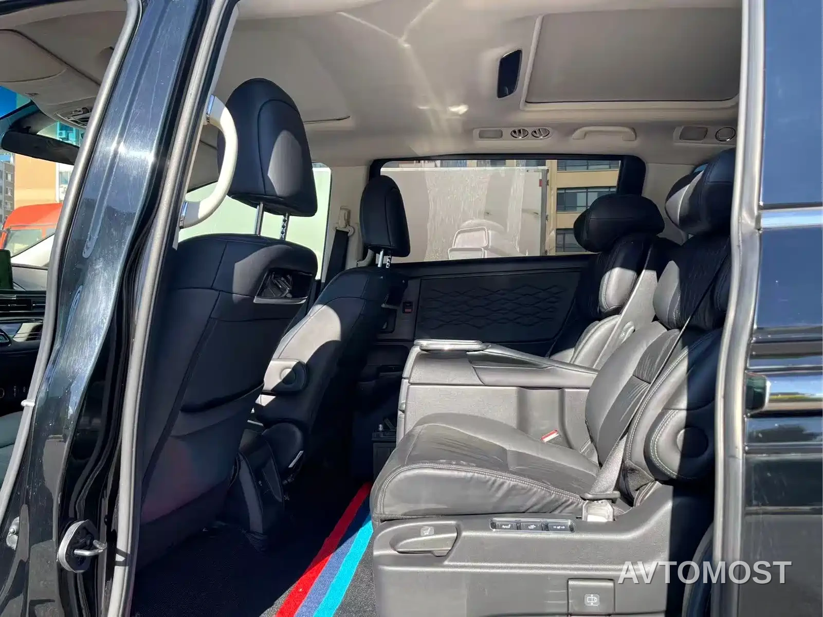 Honda Elysion 2022 2.0L e:HEV Luxury — фото 6