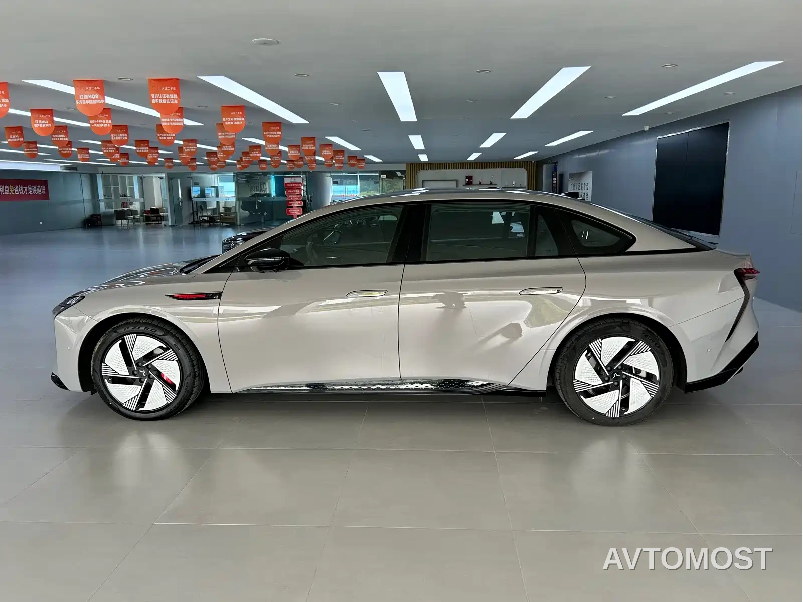 Hongqi EH7 2025 640 AWD Smart Selection Edition — фото 8