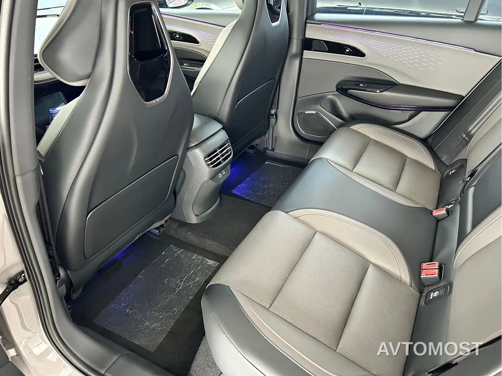 Hongqi EH7 2025 640 AWD Smart Selection Edition — фото 9