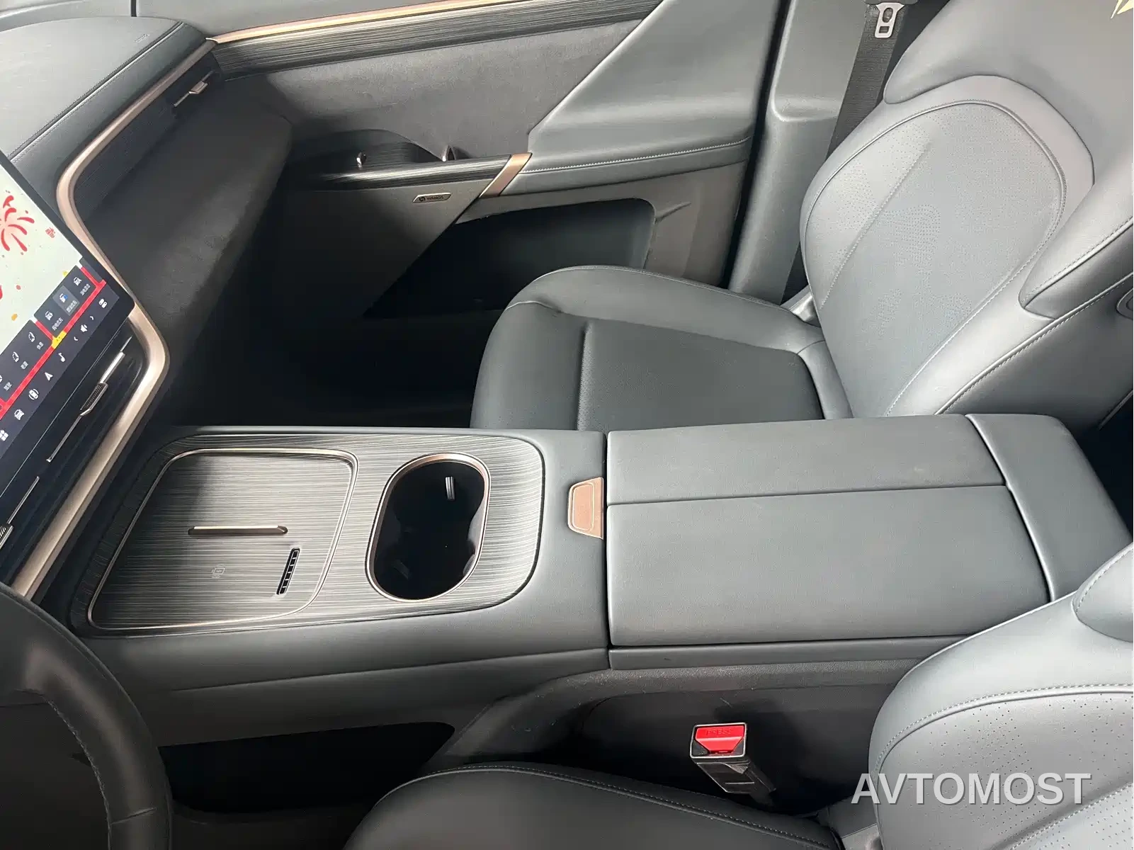 Dongfeng Yipai eπ008 2024 210Max Range Extender 6-Seater — фото 11