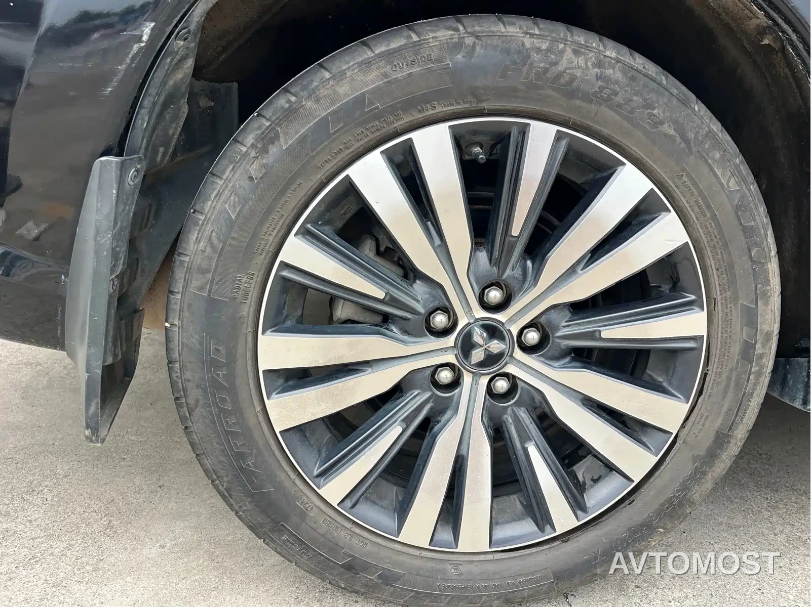 Mitsubishi Outlander 2020 2.0L 2WD Premium 5-seater — фото 5