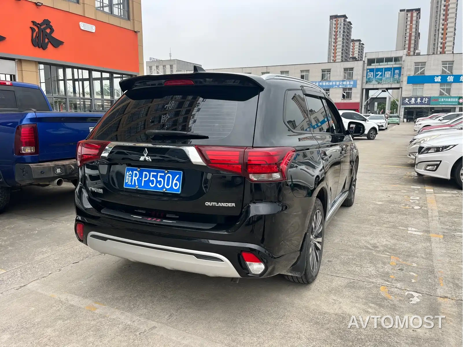 Mitsubishi Outlander 2020 2.0L 2WD Premium 5-seater — фото 6