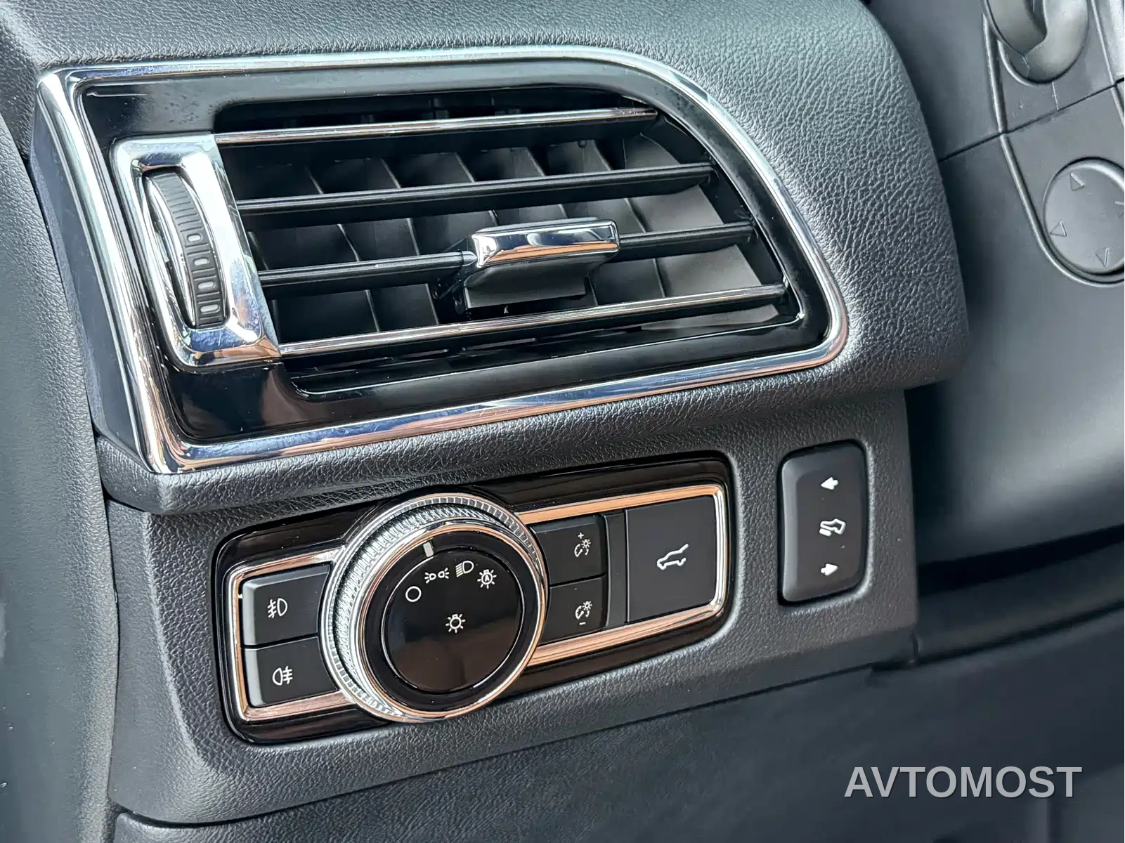 Lincoln Navigator 2020 3.5T Prestige Edition — фото 6