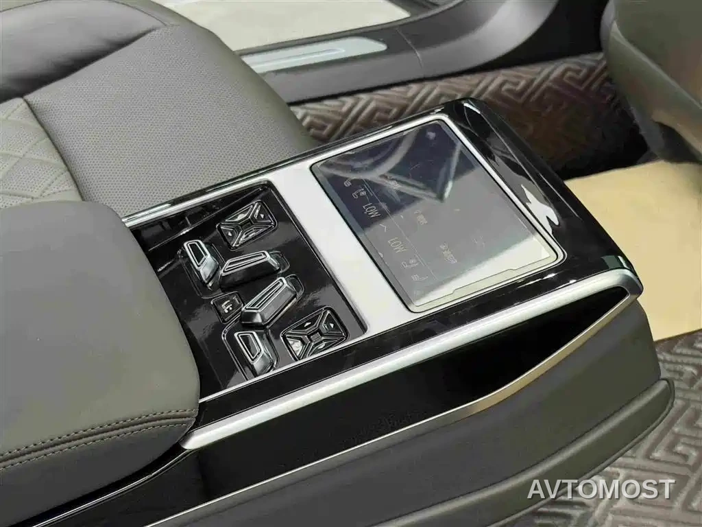 Audi A8 New Energy 2022 A8L 60 TFSIe quattro Collector's Edition — фото 7