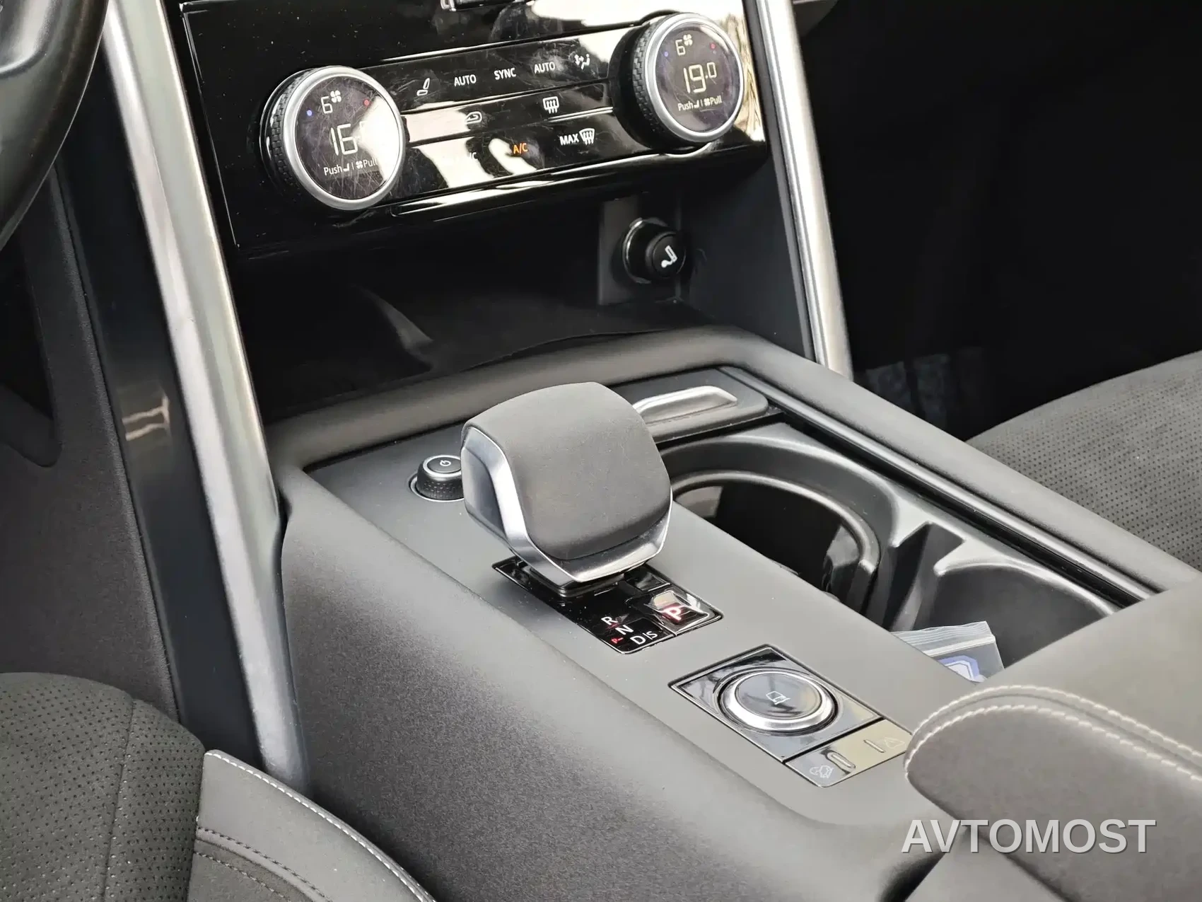 Land Rover Discovery 2021 360PS R-Dynamic SE — фото 4
