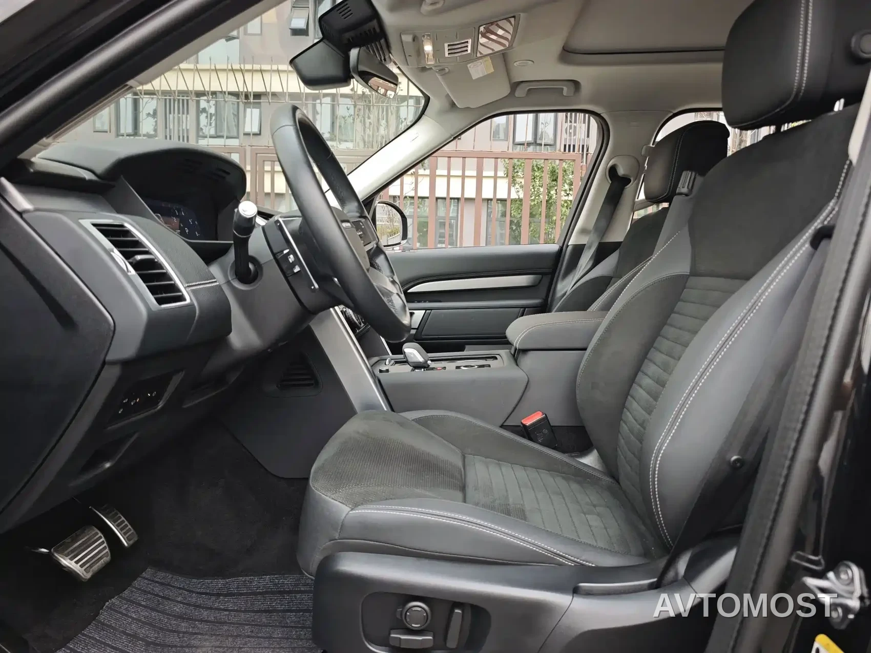 Land Rover Discovery 2021 360PS R-Dynamic SE — фото 7