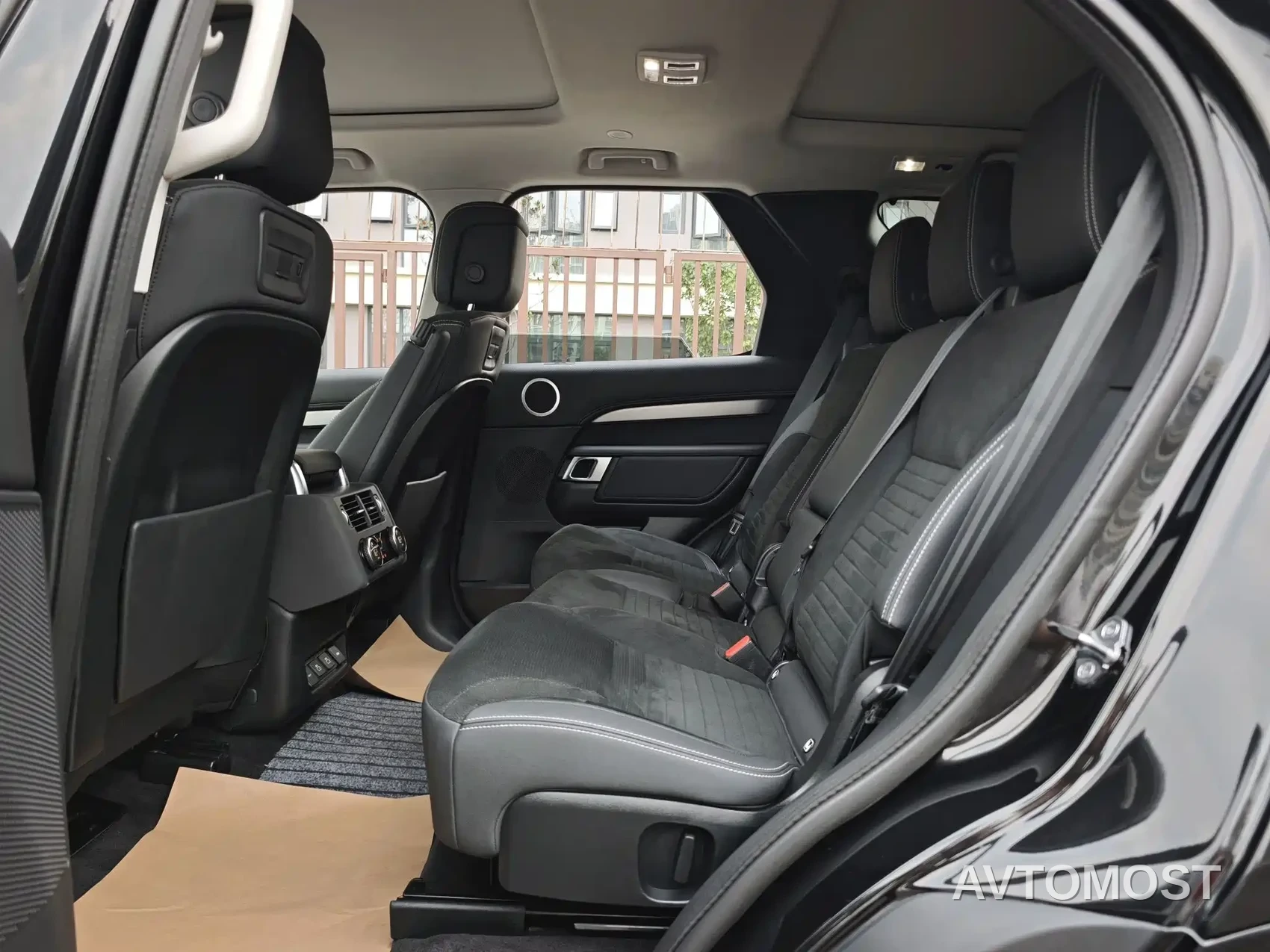Land Rover Discovery 2021 360PS R-Dynamic SE — фото 8