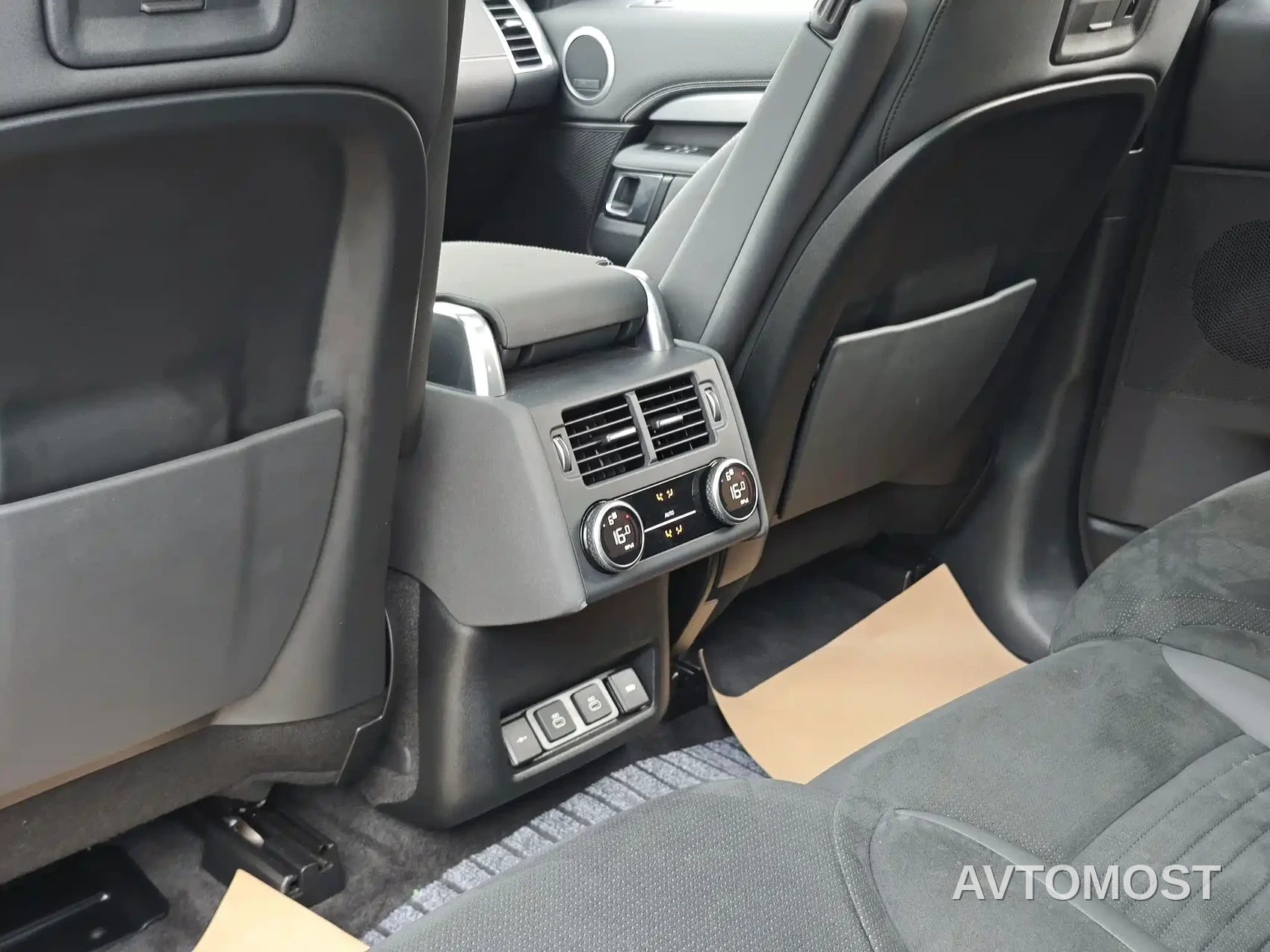 Land Rover Discovery 2021 360PS R-Dynamic SE — фото 12