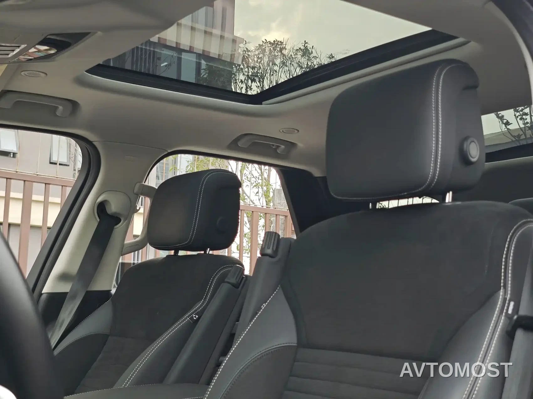 Land Rover Discovery 2021 360PS R-Dynamic SE — фото 15