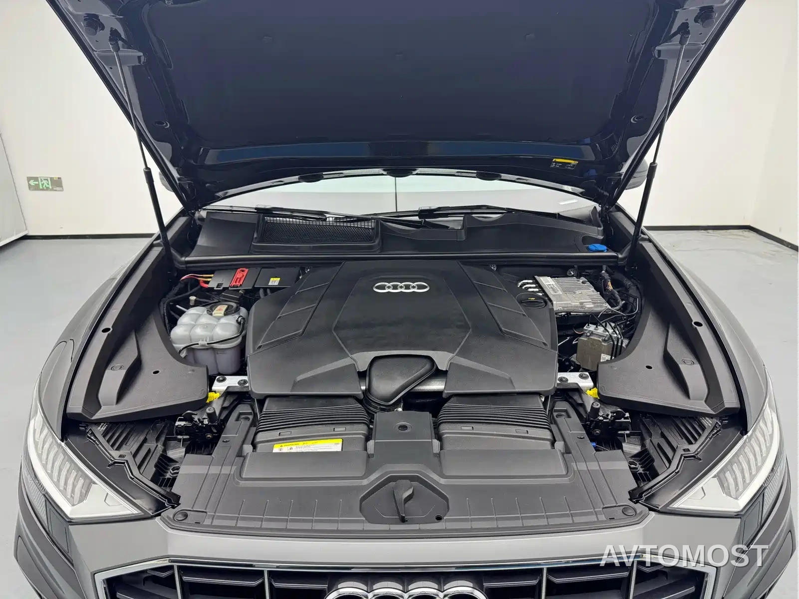 Audi Q8 2021 Model 55 TFSI Premium Dynamic — фото 4