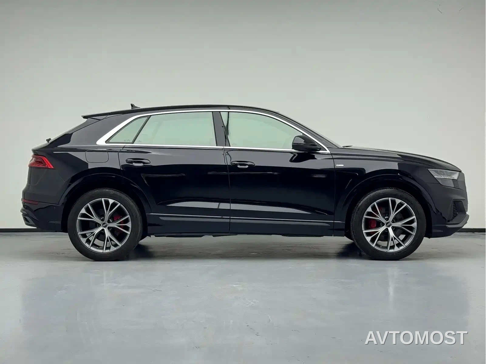 Audi Q8 2021 Model 55 TFSI Premium Dynamic — фото 11