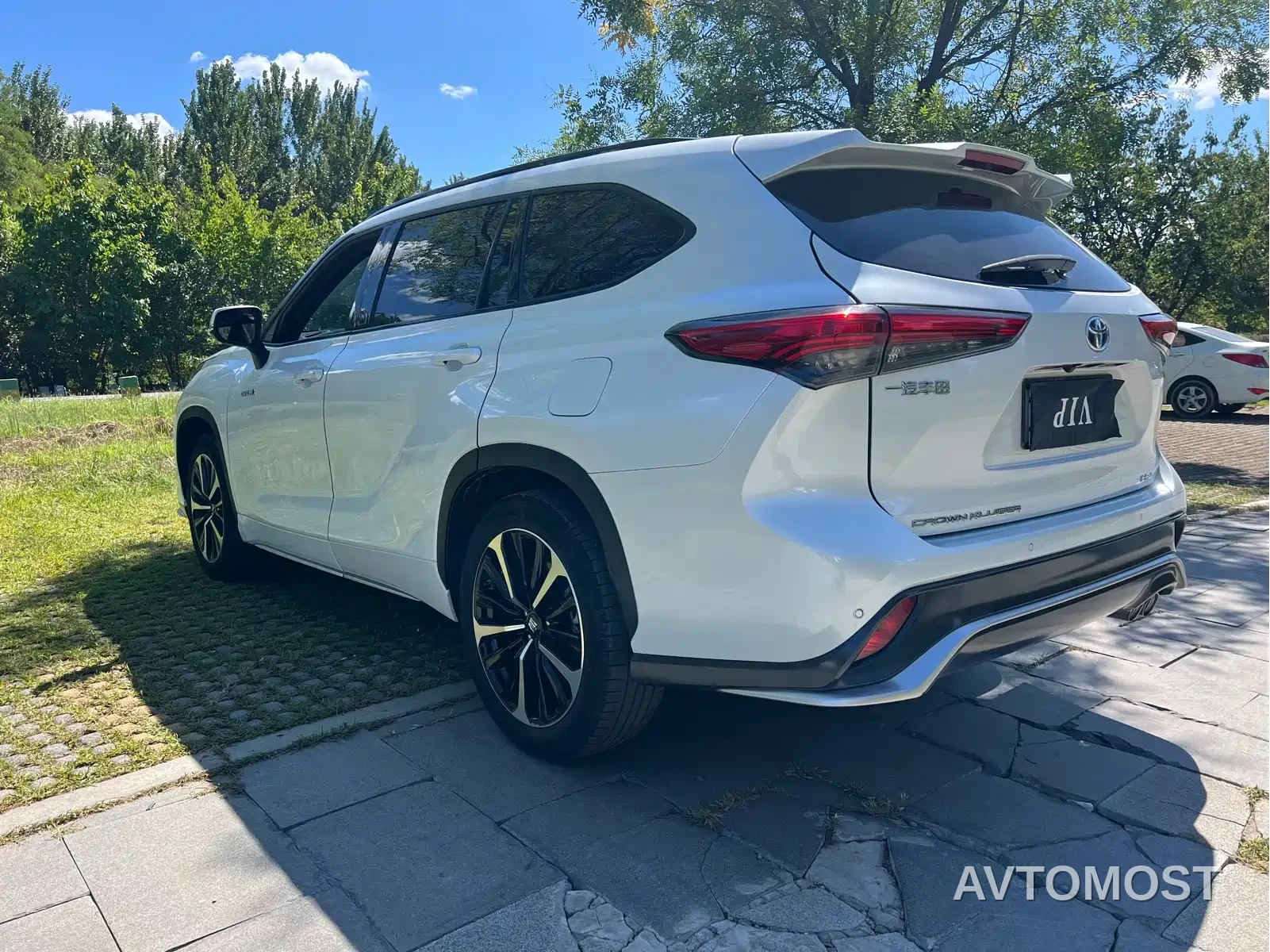 Toyota Crown Kluger 2022 2.5L HEV 4WD Premium Edition — фото 9