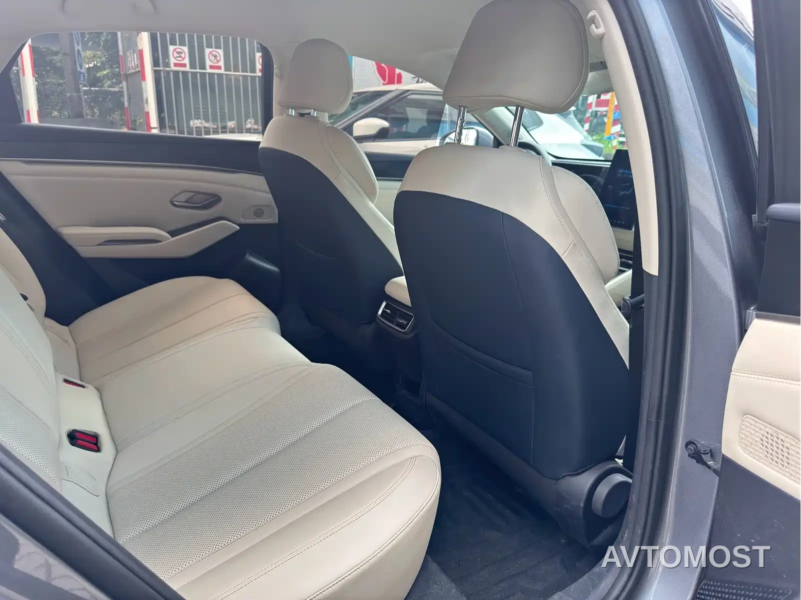 BYD Qin L 2024 DM-i 80KM Leading Edition — фото 6
