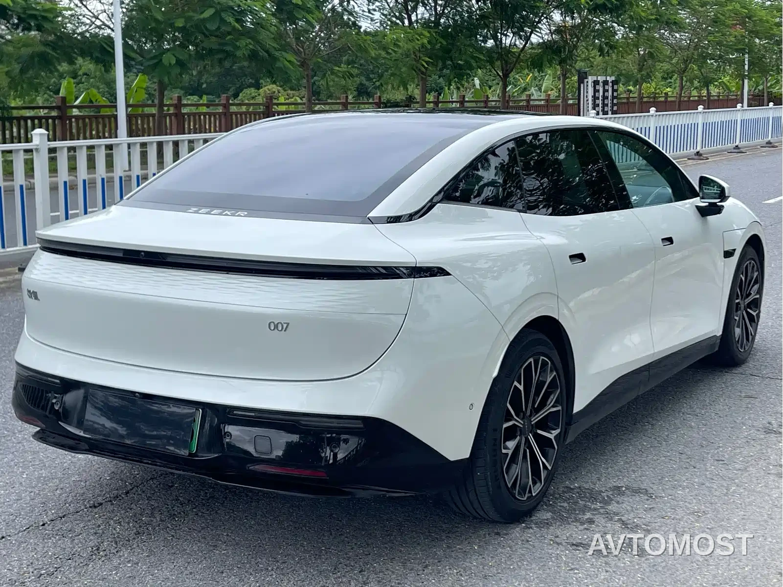 Zeekr 007 2024 Rear-Wheel Drive Smart Edition 75kWh — фото 6
