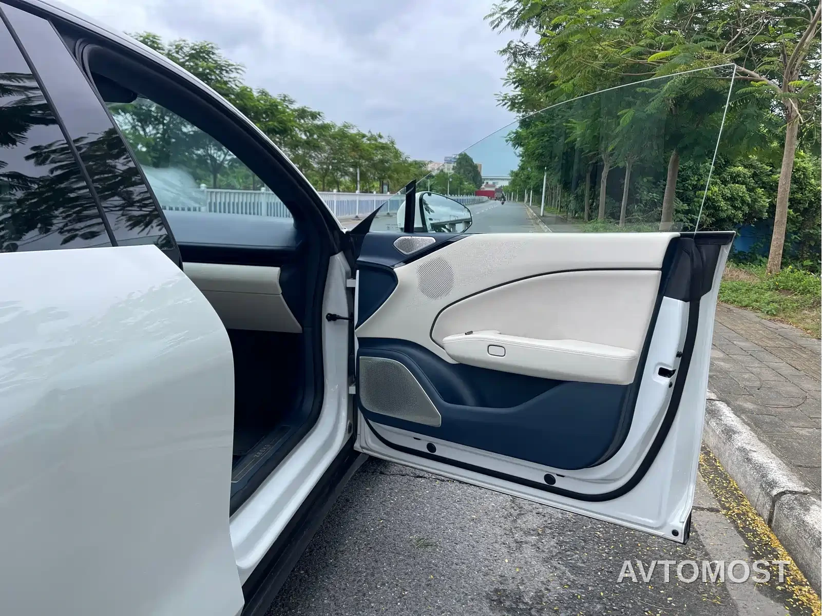 Zeekr 007 2024 Rear-Wheel Drive Smart Edition 75kWh — фото 12