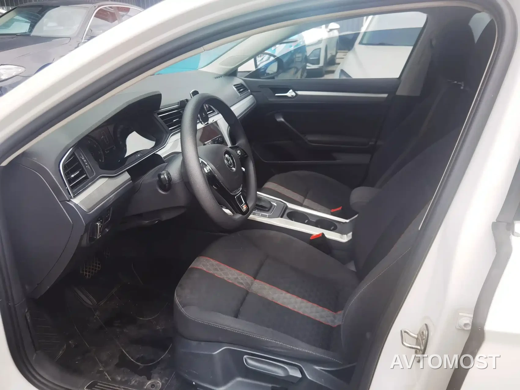Volkswagen Lamando 2021 230TSI DSG Fashion Edition — фото 6