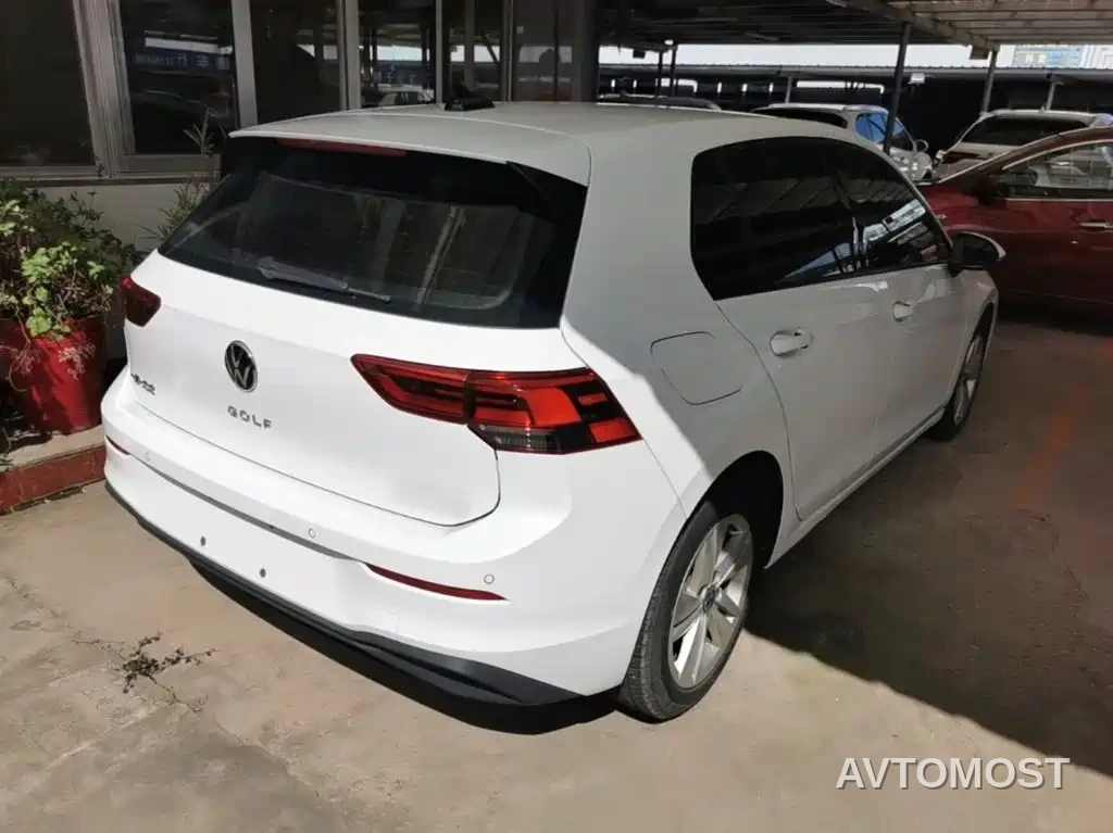 Volkswagen Golf 2023 Model 200TSI DSG — фото 5