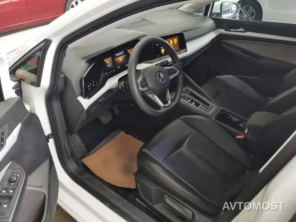 Volkswagen Golf 2023 Model 200TSI DSG — фото 13
