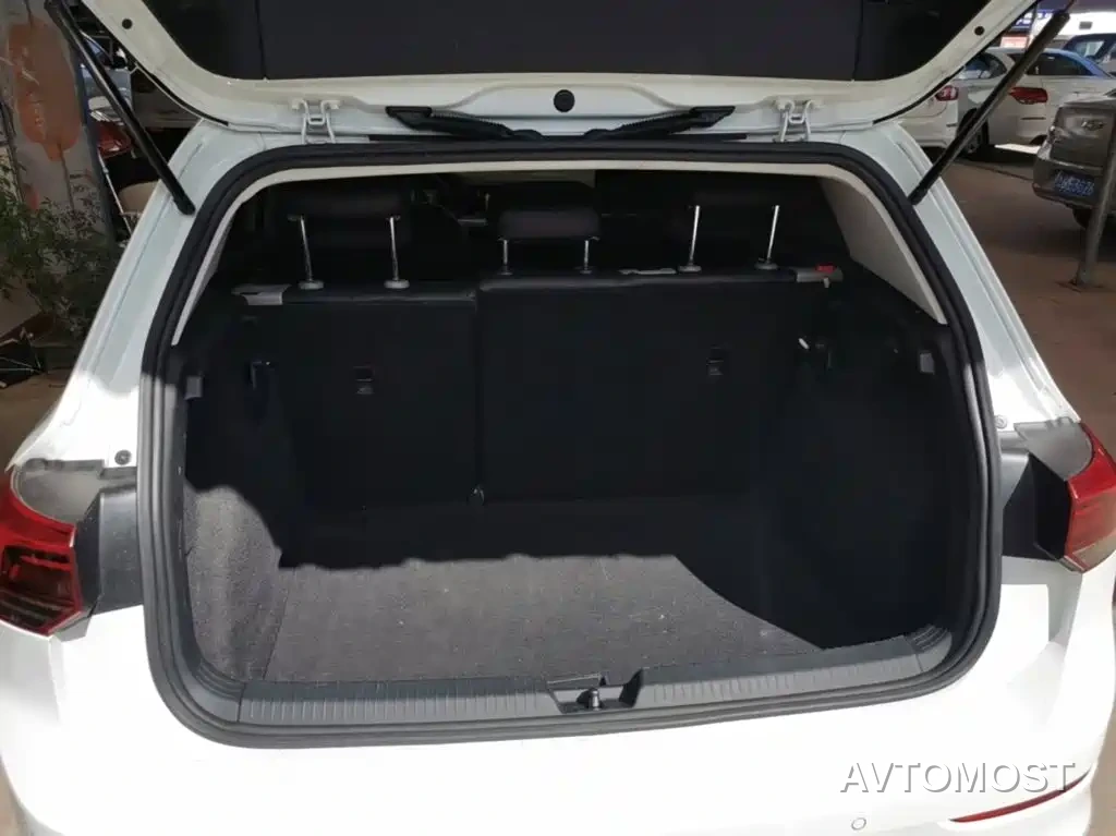 Volkswagen Golf 2023 Model 200TSI DSG — фото 17