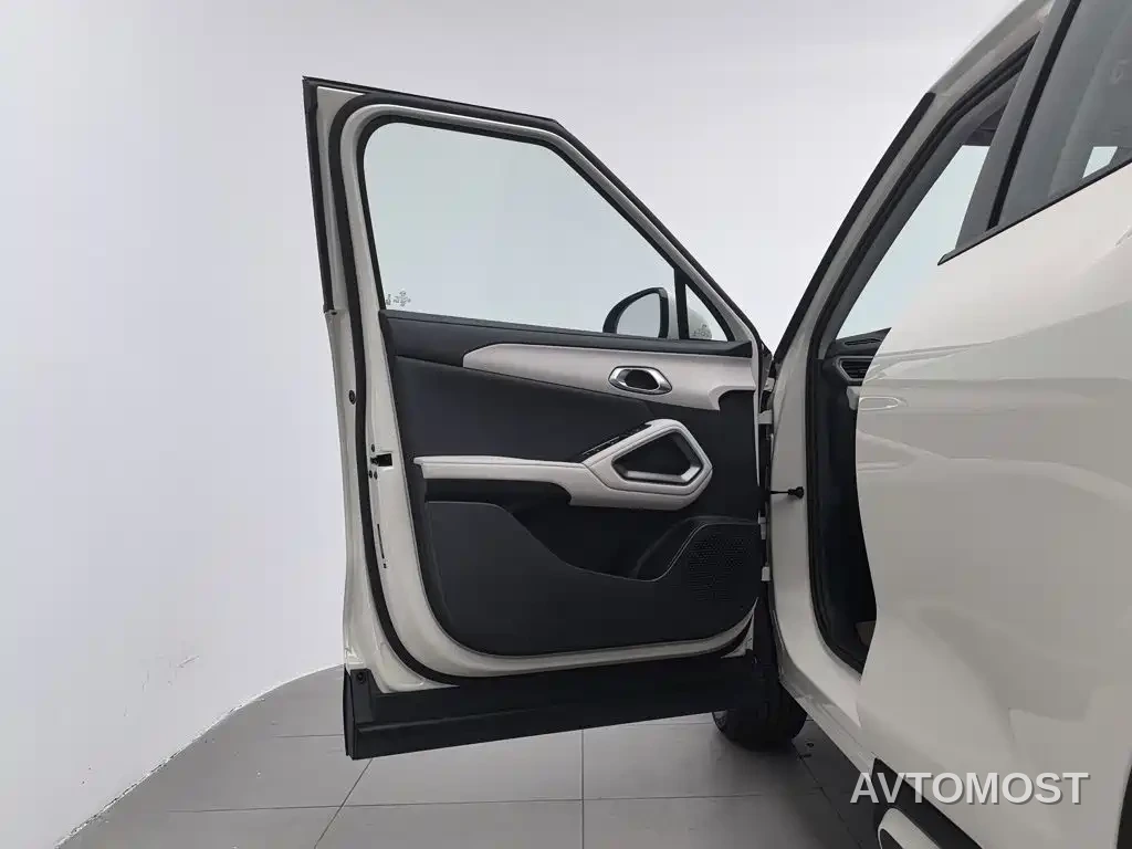 BYD Yuan UP 2025 Model 301KM Navigator — фото 7