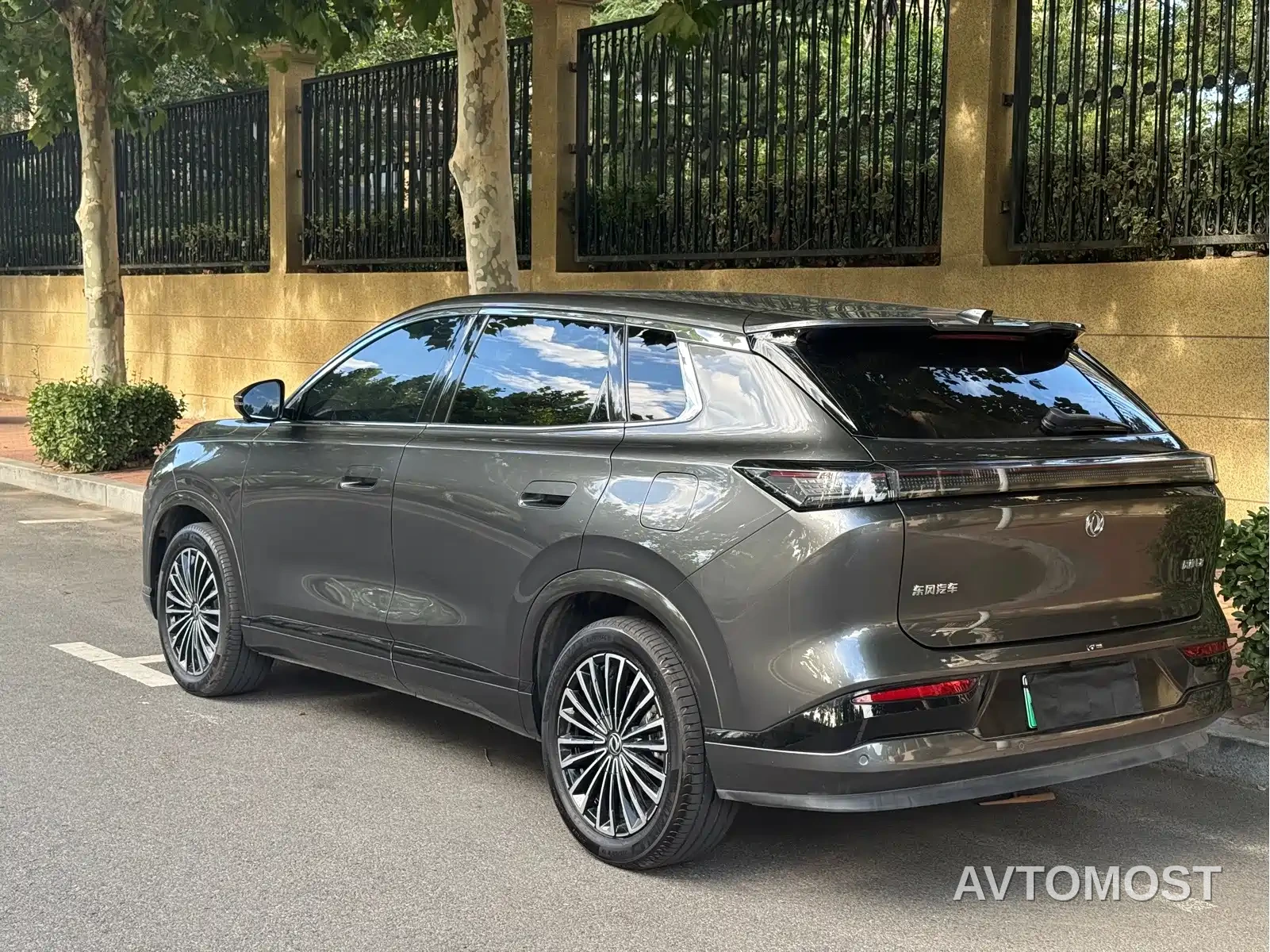 Dongfeng Aeolus L8 2025 Plug-in Hybrid — фото 4