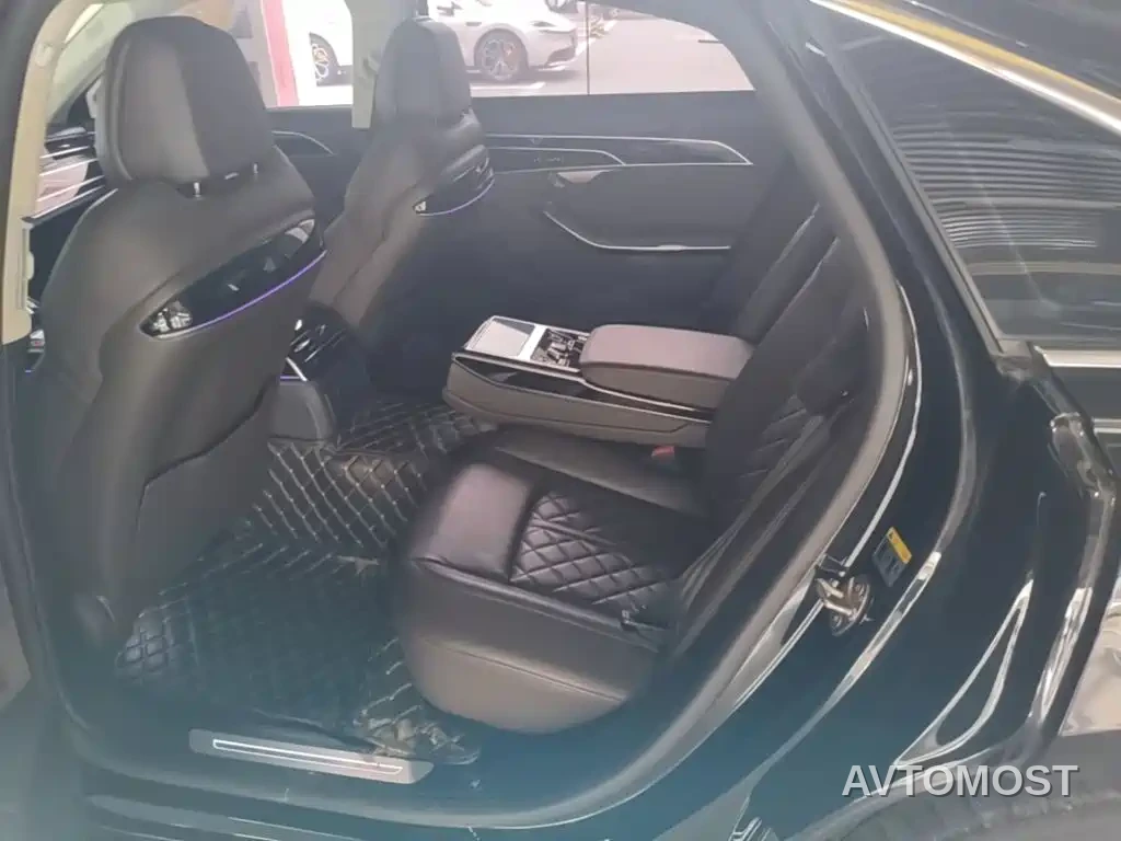 Audi A8 New Energy 2022 A8L 60 TFSIe quattro Collector's Edition — фото 13