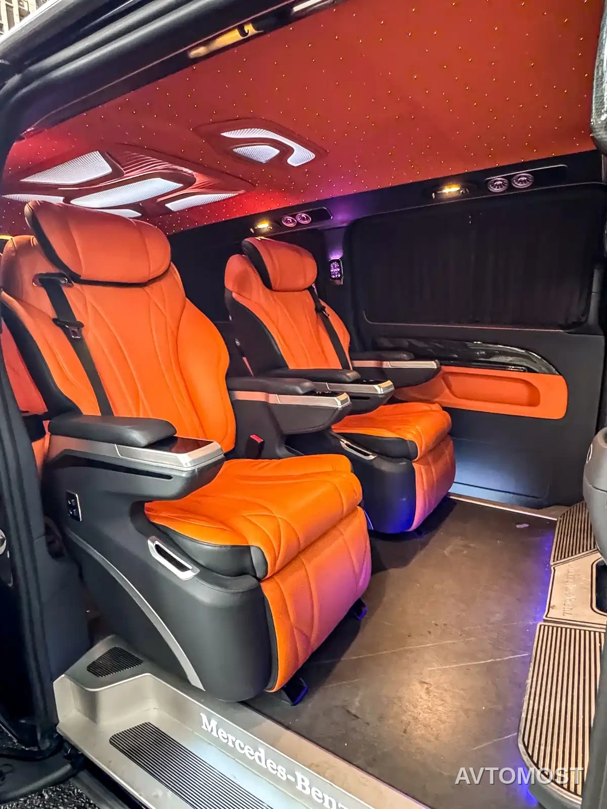 Mercedes-Benz Vito 2023 2.0T Business 7-Seater — фото 18