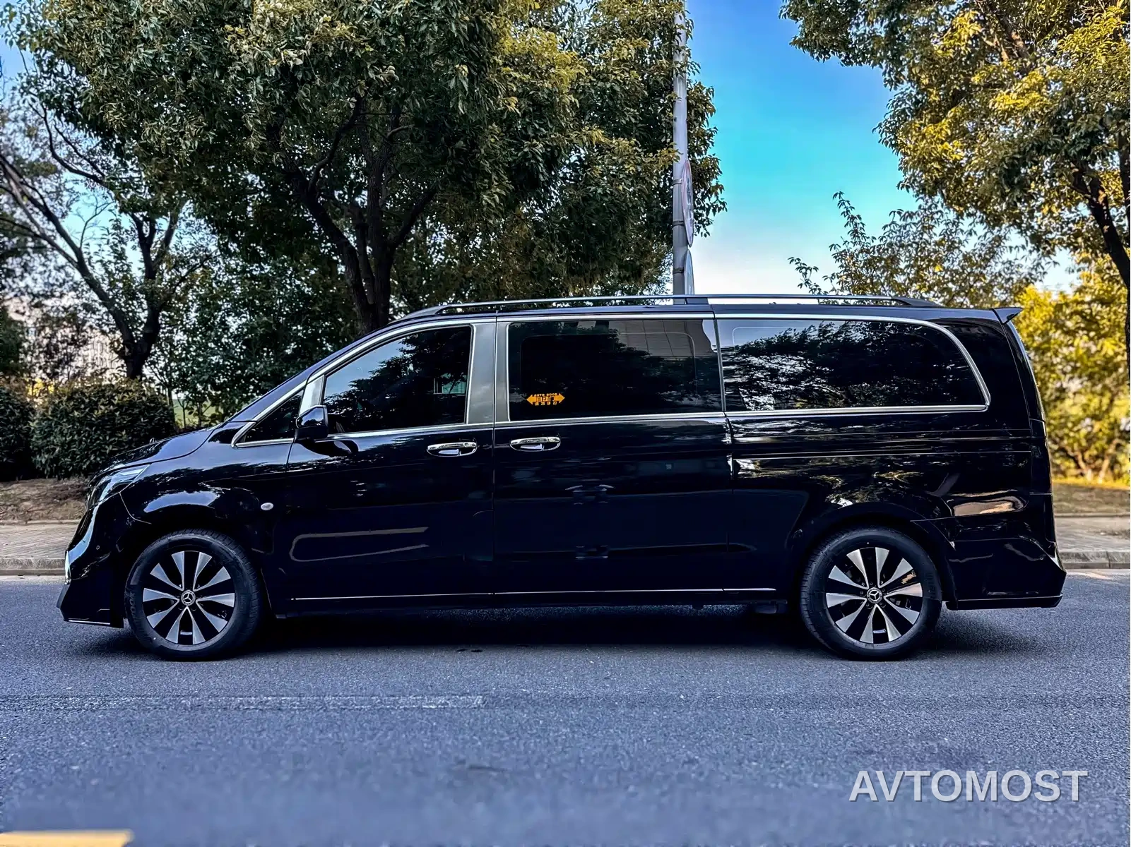 Mercedes-Benz Vito 2023 2.0T Business 7-Seater — фото 36