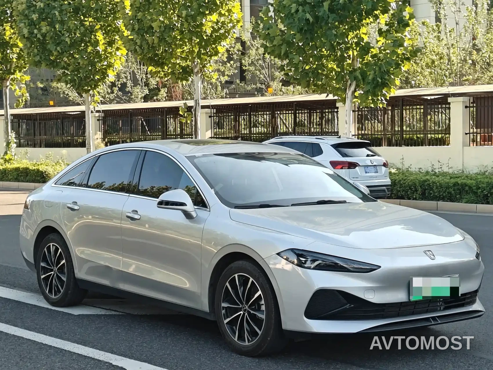 Roewe D7 2025 DMH 125km World Champion Edition — фото 3