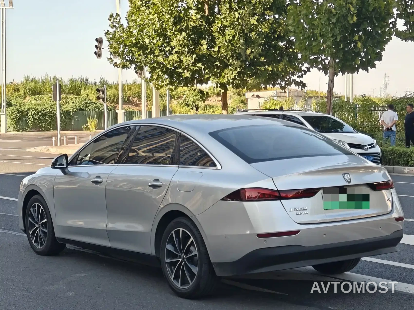 Roewe D7 2025 DMH 125km World Champion Edition — фото 9