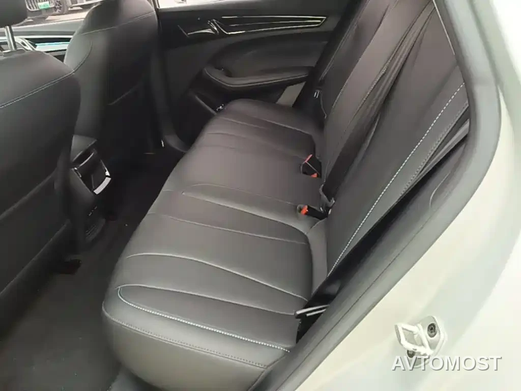 Roewe Ei5 2021 500 Heartfelt Edition — фото 12