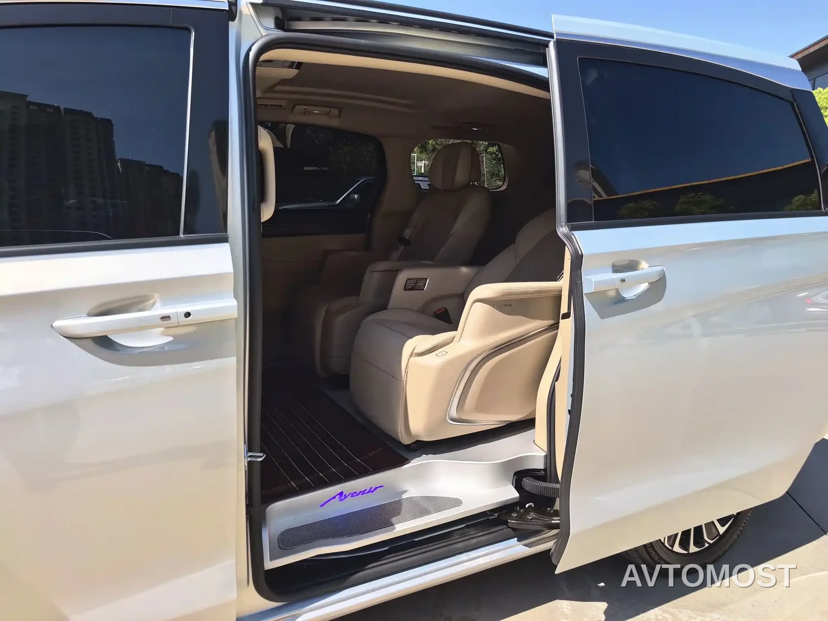 Buick GL8 New Energy 2025 Land Honor Premium Edition 7-Seater — фото 12
