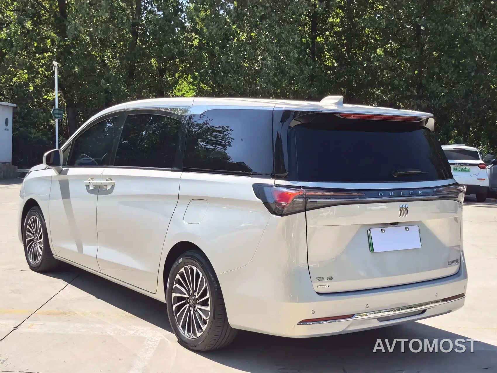 Buick GL8 New Energy 2025 Land Honor Premium Edition 7-Seater — фото 16