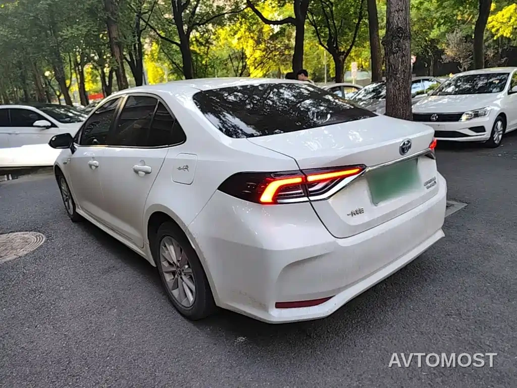 Toyota Corolla 2021 Hybrid 1.8L E-CVT Elite Edition — фото 4