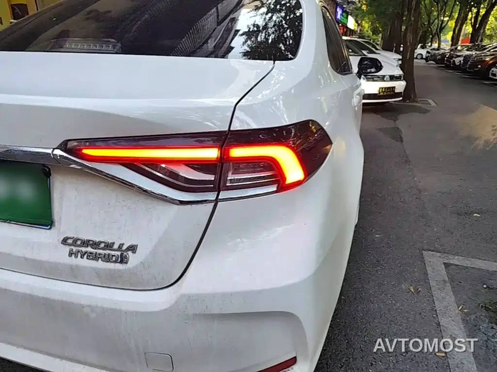 Toyota Corolla 2021 Hybrid 1.8L E-CVT Elite Edition — фото 7