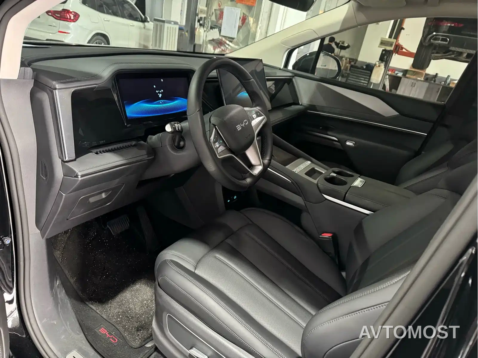 BYD M9 2025 Model 1060 Pilot Edition — фото 2