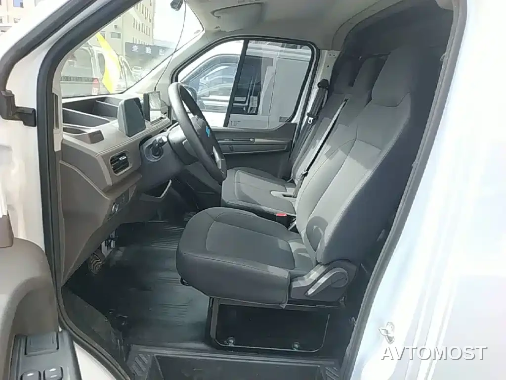 Jiangling E-Fushun 2025 Model Blind Window Version 41.86kWh Short Wheelbase Low Roof 3.0-ton — фото 13