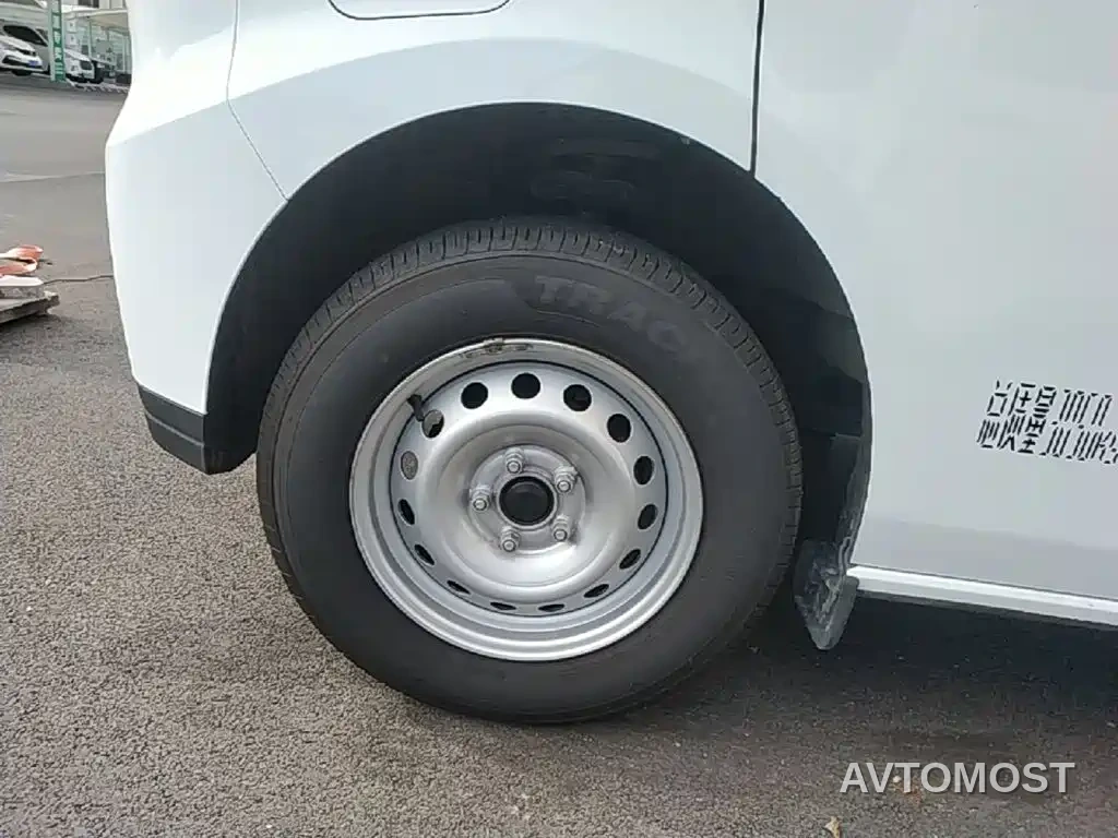 Jiangling E-Fushun 2025 Model Blind Window Version 41.86kWh Short Wheelbase Low Roof 3.0-ton — фото 19