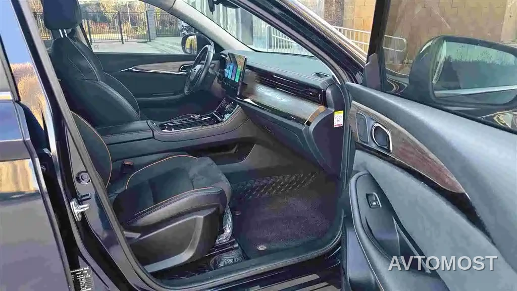 Skyworth HT-i 2022 1.5L PHEV 115KM Smart Edition — фото 9