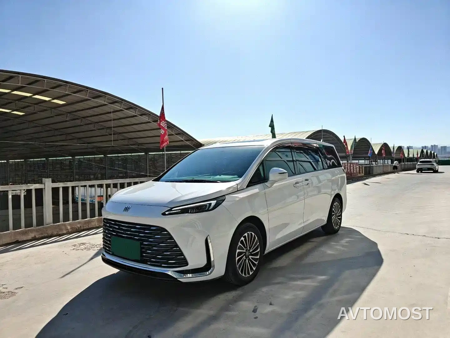 Buick GL8 New Energy 2025 Landprestige First Edition 7-Seater — фото 1