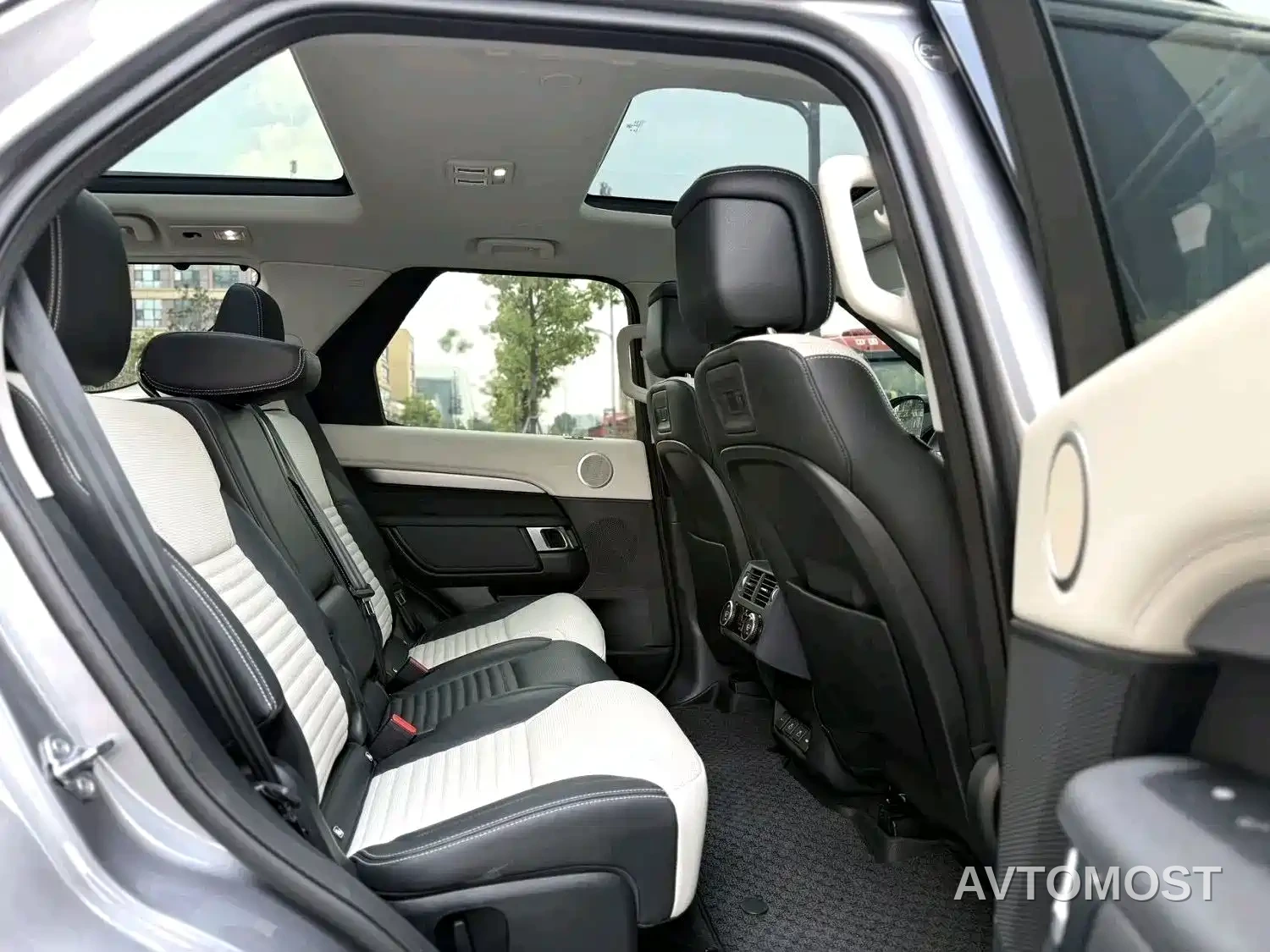 Land Rover Discovery 2021 360PS R-Dynamic SE — фото 4