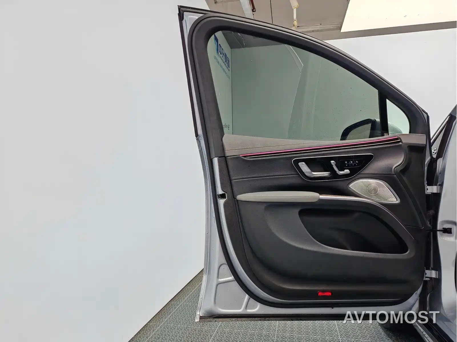 Mercedes-Benz EQS SUV 2023 450 4MATIC Pioneer Edition — фото 13